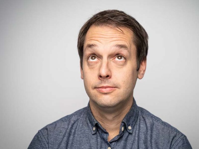 What Is a Floor Standing Headboard? What Is the Benefit